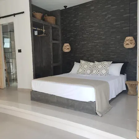 Pavezzo Aparthotel 4*