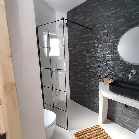 Pavezzo 4* איוס חורה