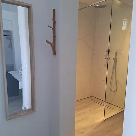 Pavezzo מלון דירות 4*