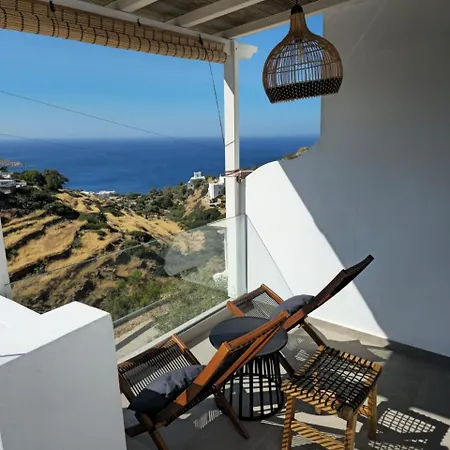 Pavezzo Aparthotel Chora